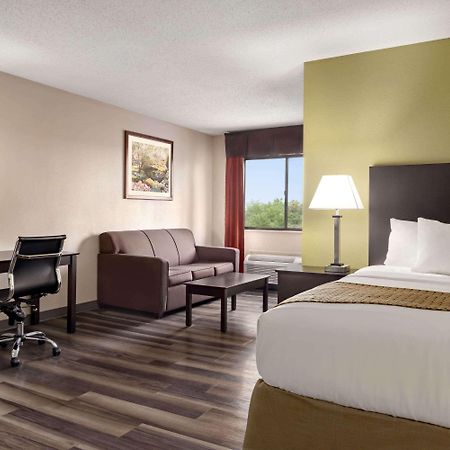 Hotel Baymont By Wyndham Monroe Exterior foto