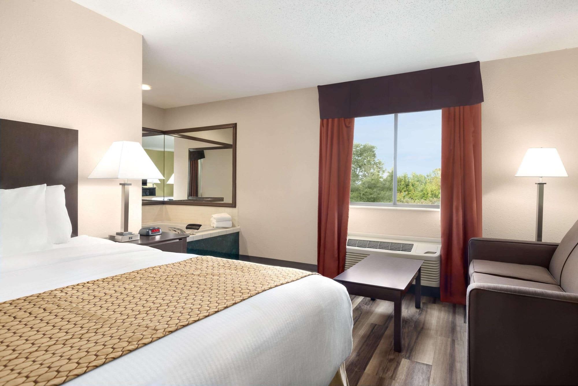 Hotel Baymont By Wyndham Monroe Exterior foto