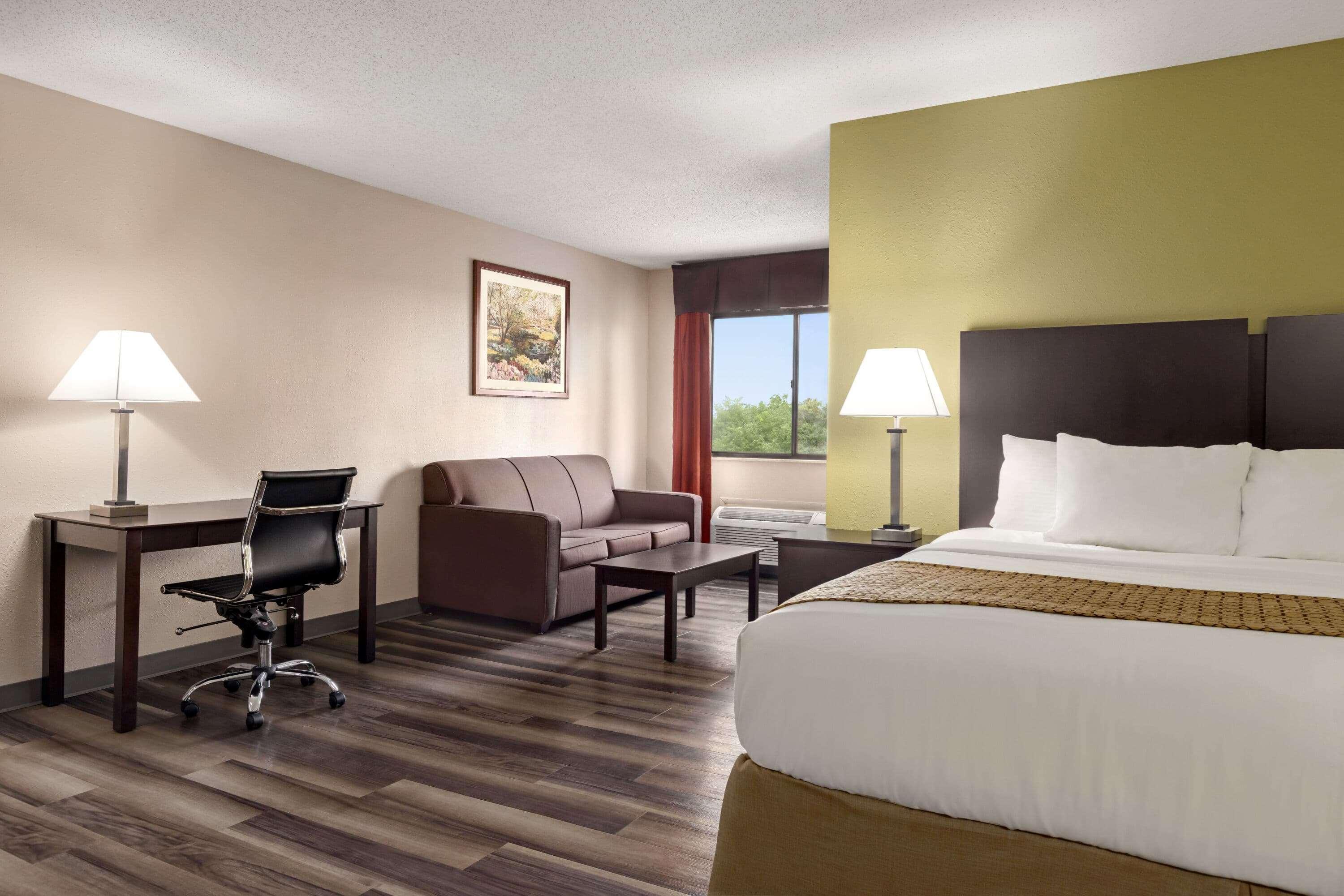 Hotel Baymont By Wyndham Monroe Exterior foto