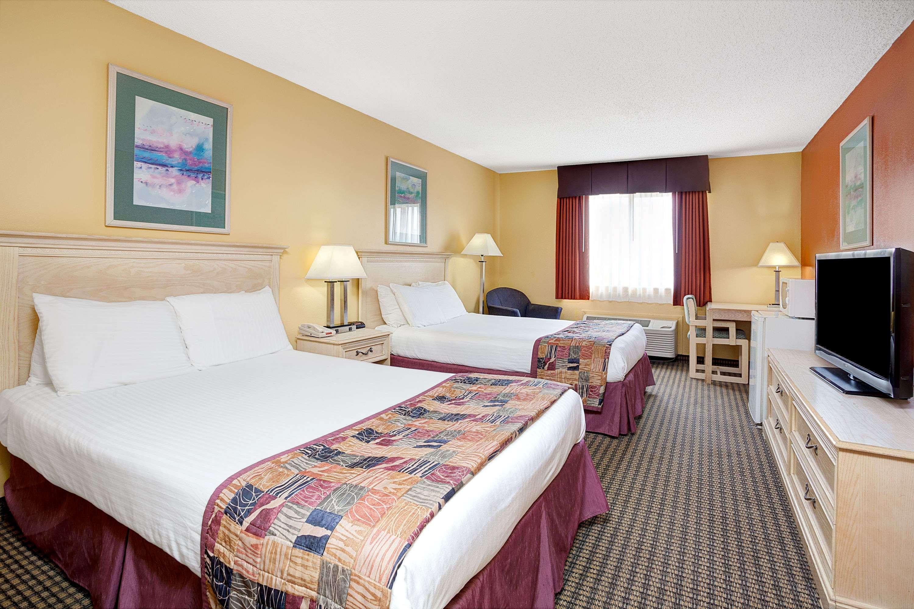 Hotel Baymont By Wyndham Monroe Exterior foto
